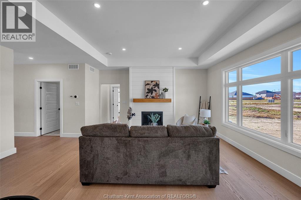 211 Rosewood CRESCENT - 11