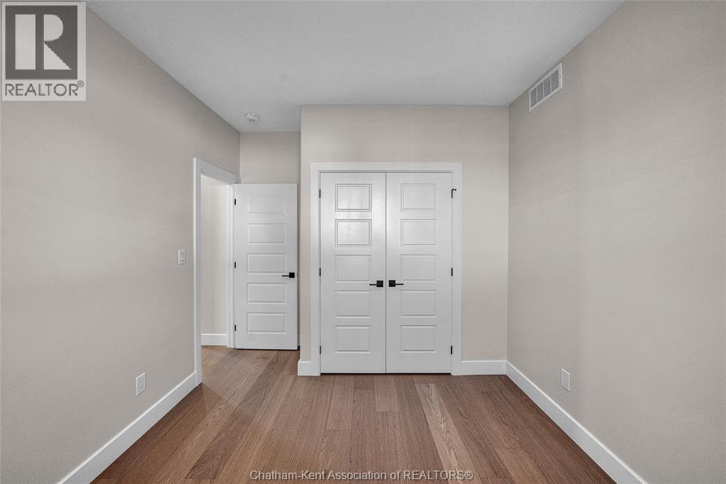 211 Rosewood CRESCENT - 45