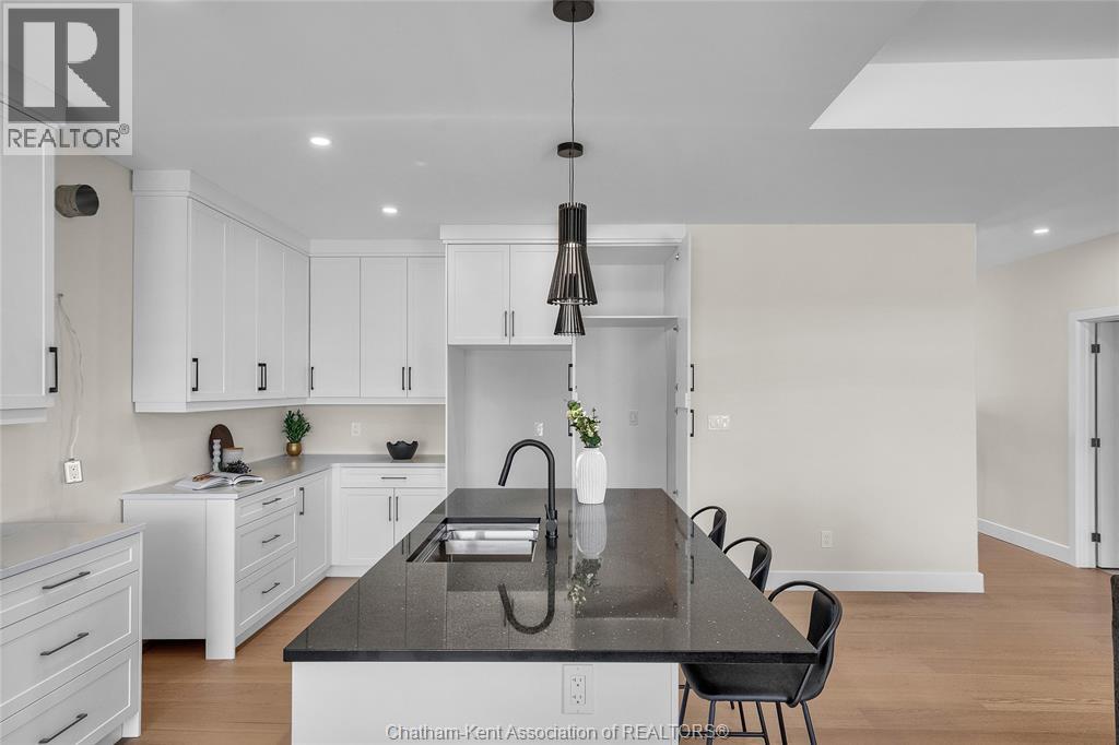 211 Rosewood CRESCENT - 27