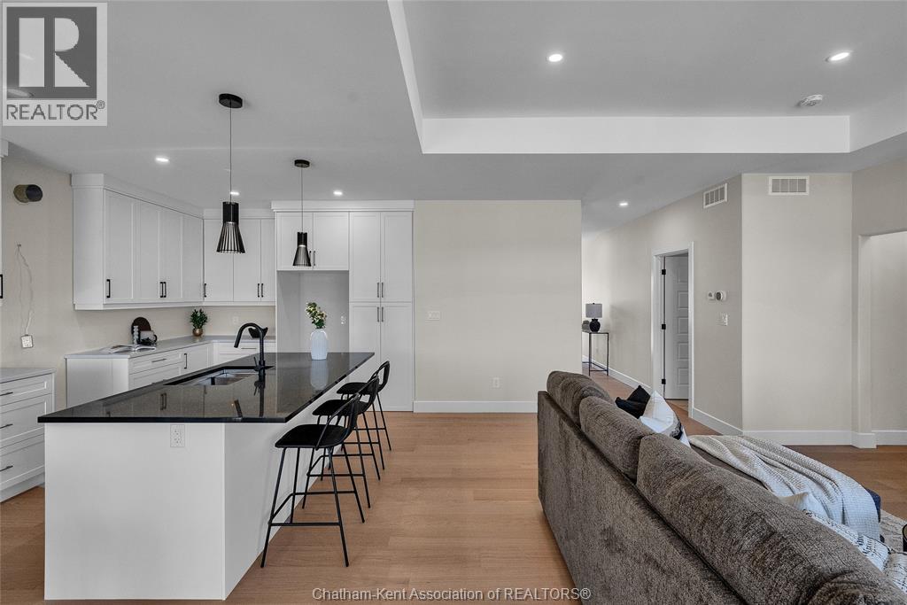 211 Rosewood CRESCENT - 13