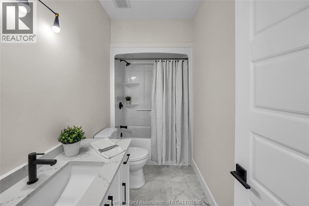 211 Rosewood CRESCENT - 39