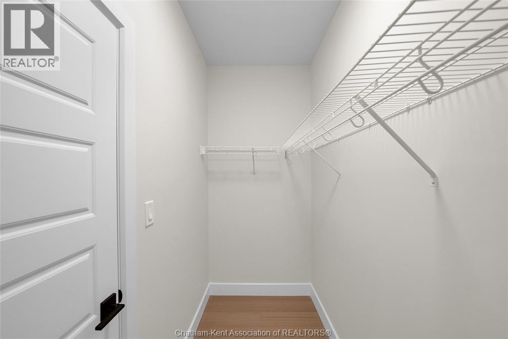211 Rosewood CRESCENT - 38
