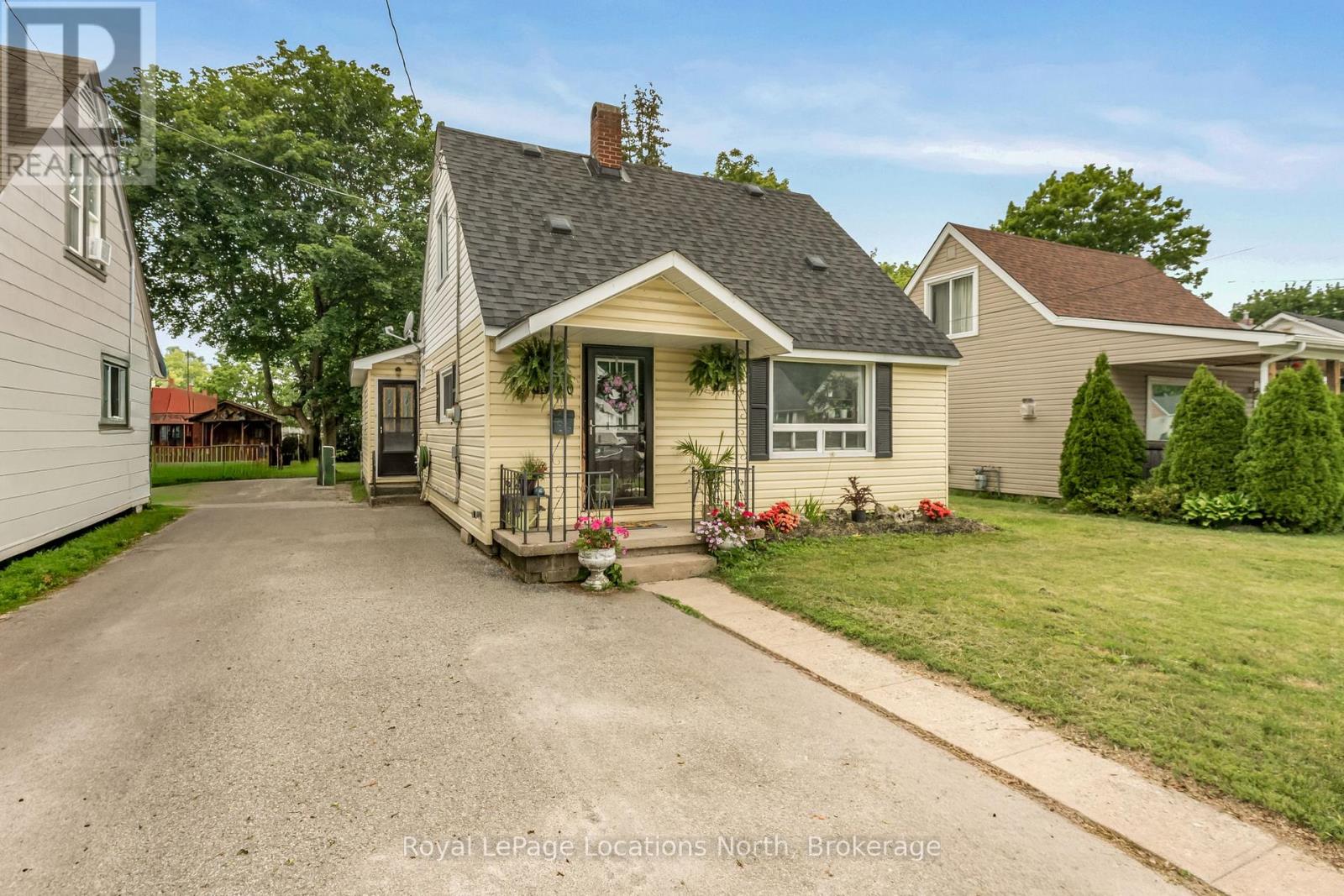 520 MAPLE STREET - 2