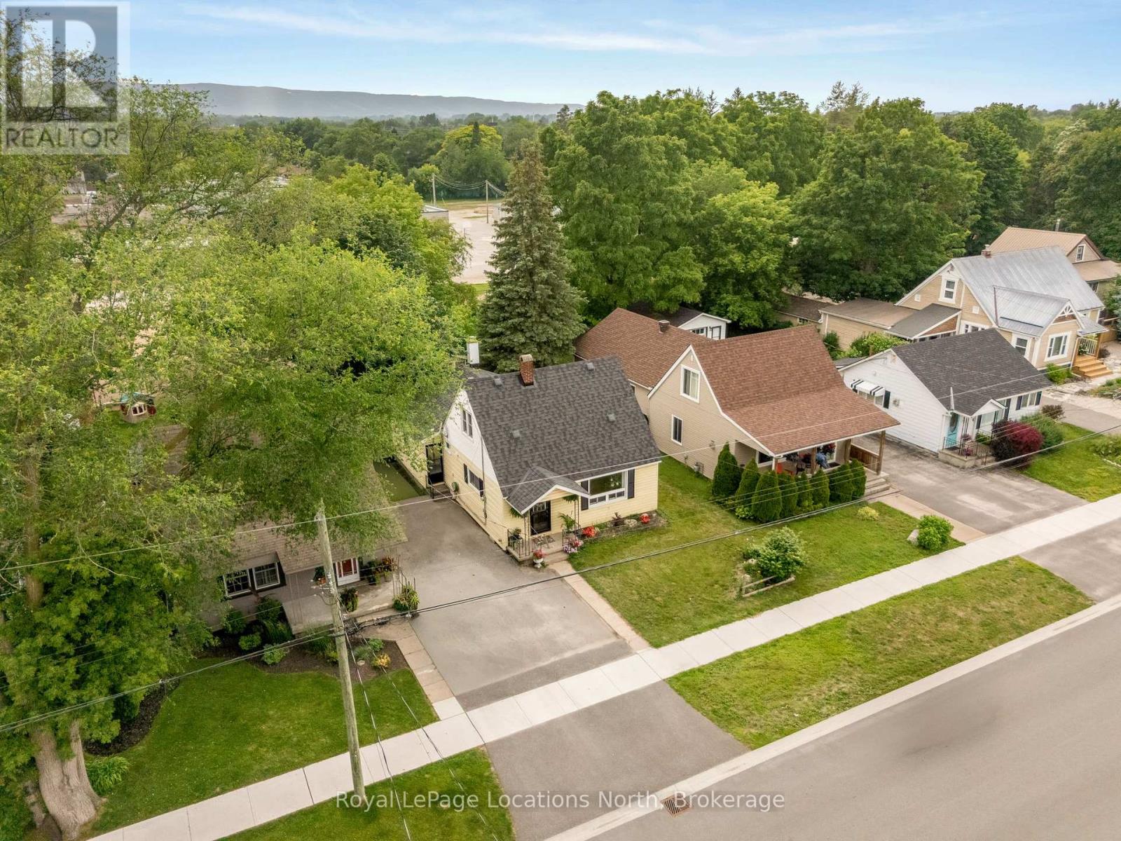 520 MAPLE STREET - 3