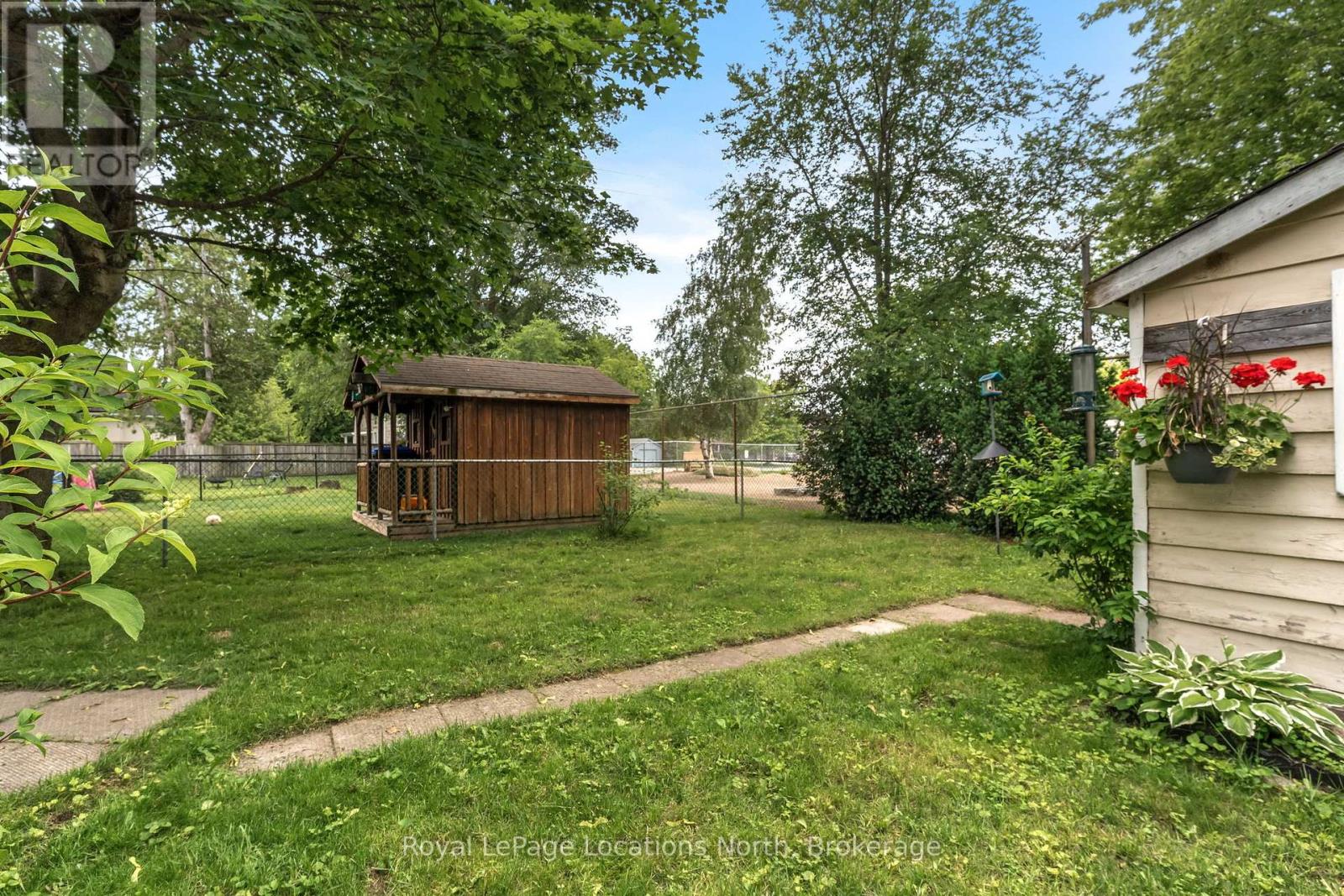 520 MAPLE STREET - 34