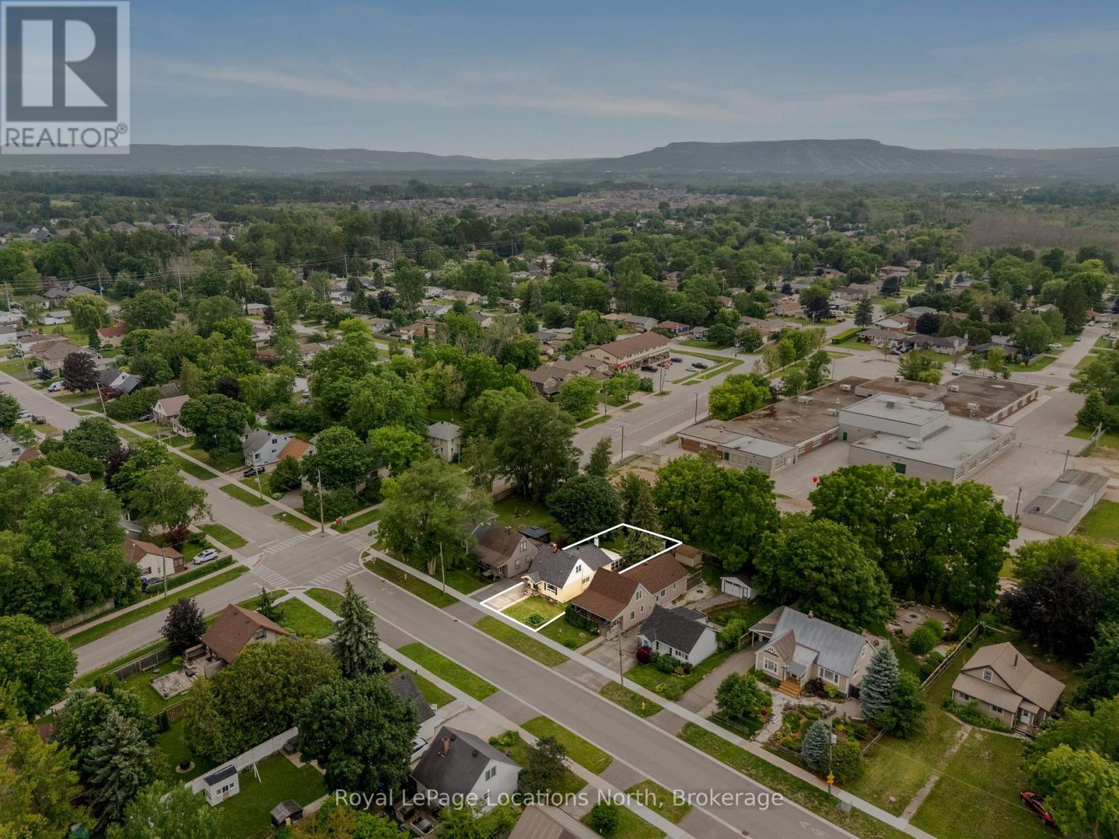 520 MAPLE STREET - 37