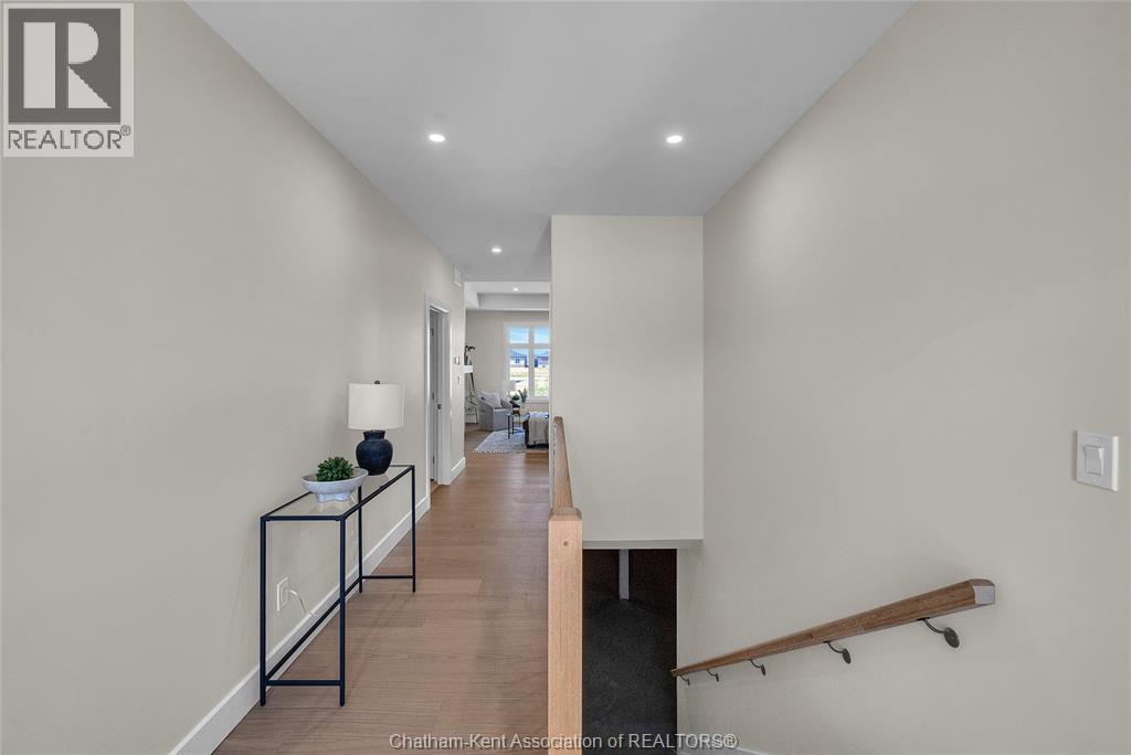 207 Rosewood CRESCENT - 9