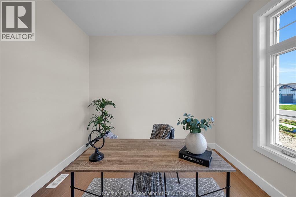 207 Rosewood CRESCENT - 42