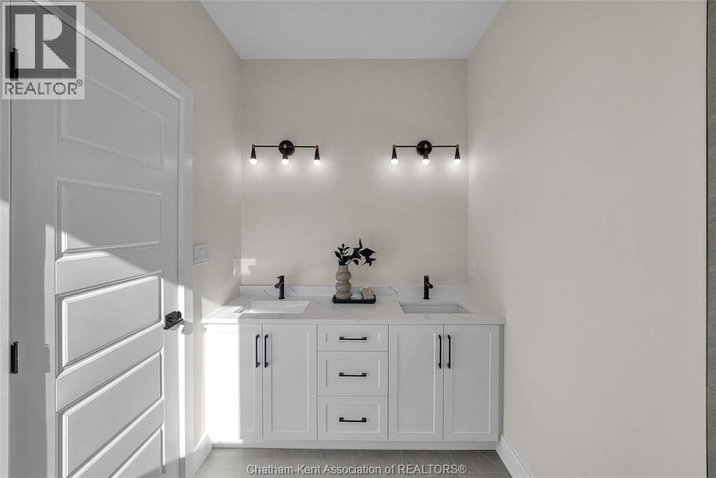 203 Rosewood CRESCENT - 35