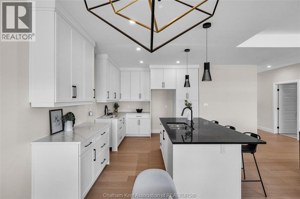 203 Rosewood CRESCENT - 21