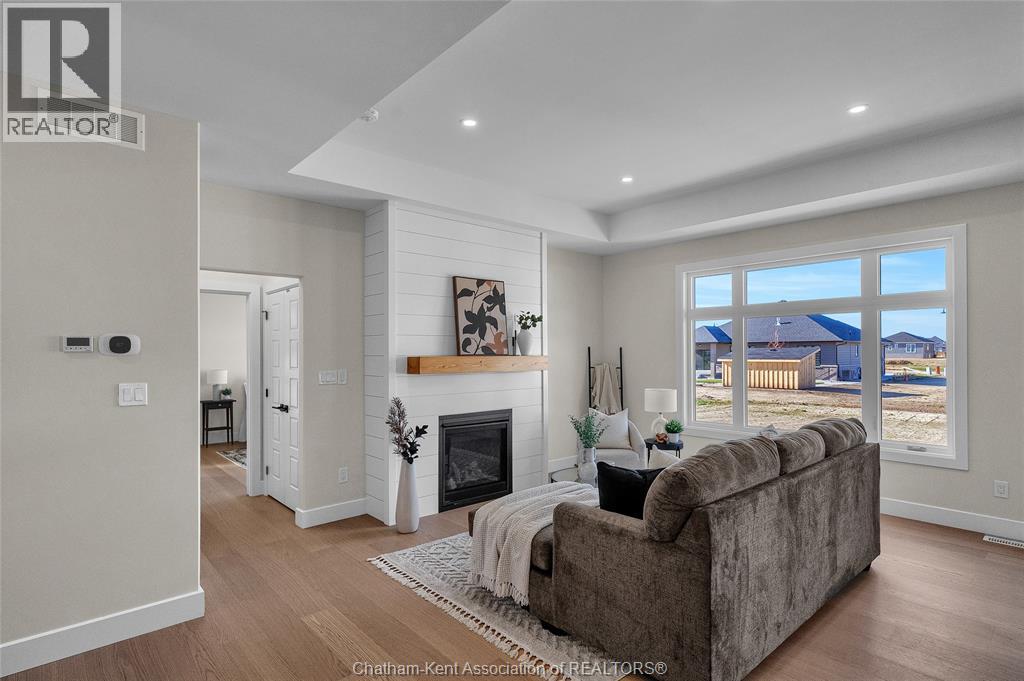 203 Rosewood CRESCENT - 18