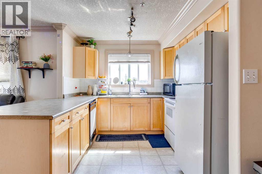 2204, 38 Riedel Street - photo 3