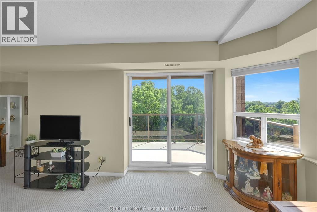 #1001 10 Van Allen AVENUE - 29