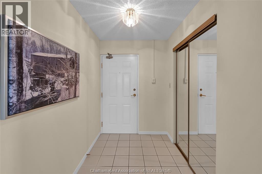 #1001 10 Van Allen AVENUE - 3