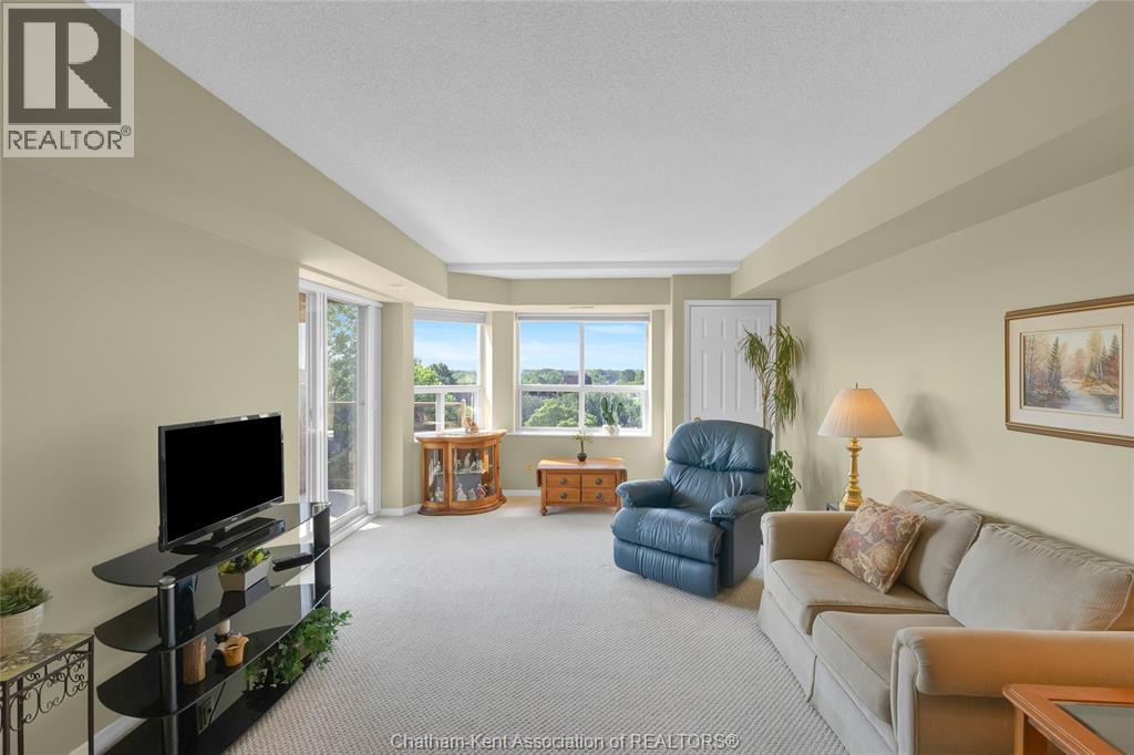 #1001 10 Van Allen AVENUE - 33
