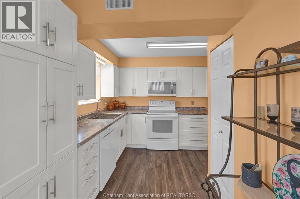#1001 10 Van Allen AVENUE - 39