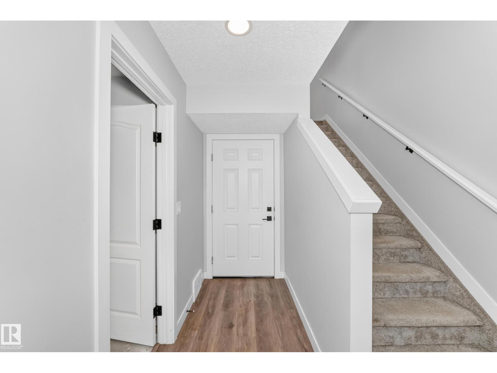 #82 11910 35 AV SW - 6