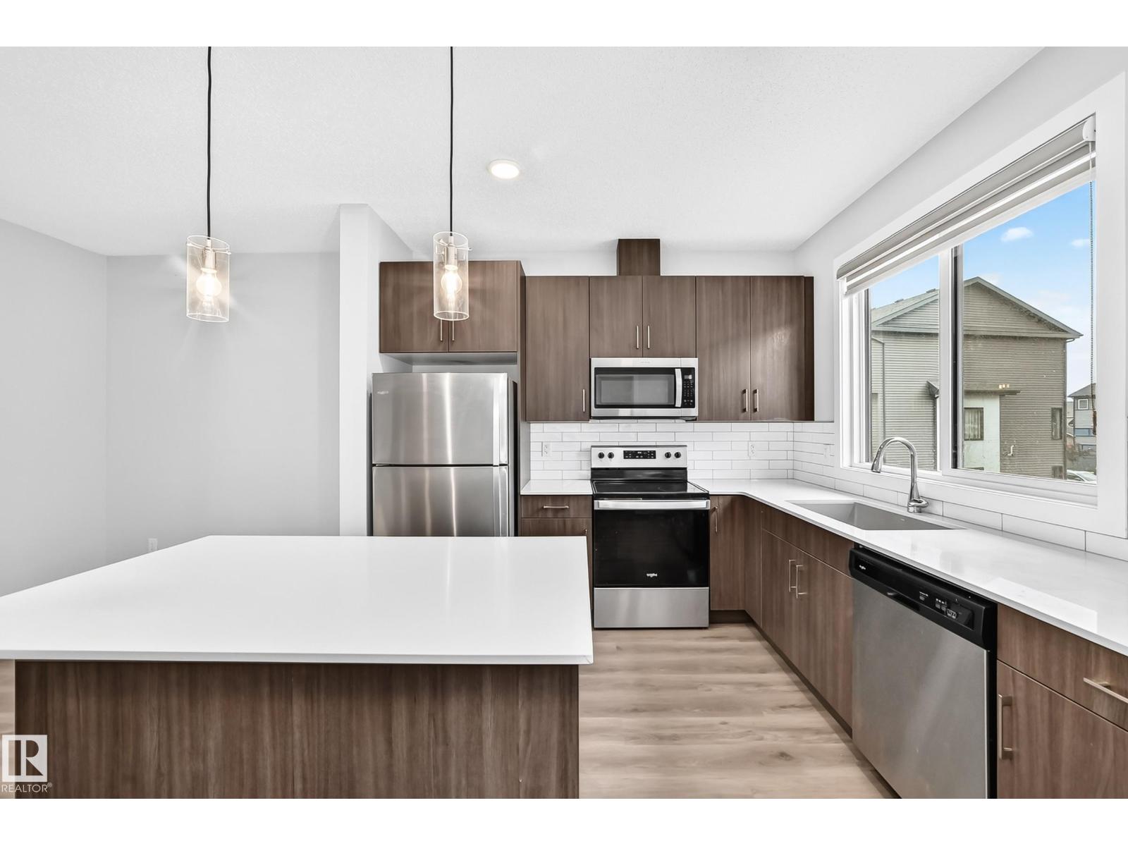 #82 11910 35 AV SW - 8