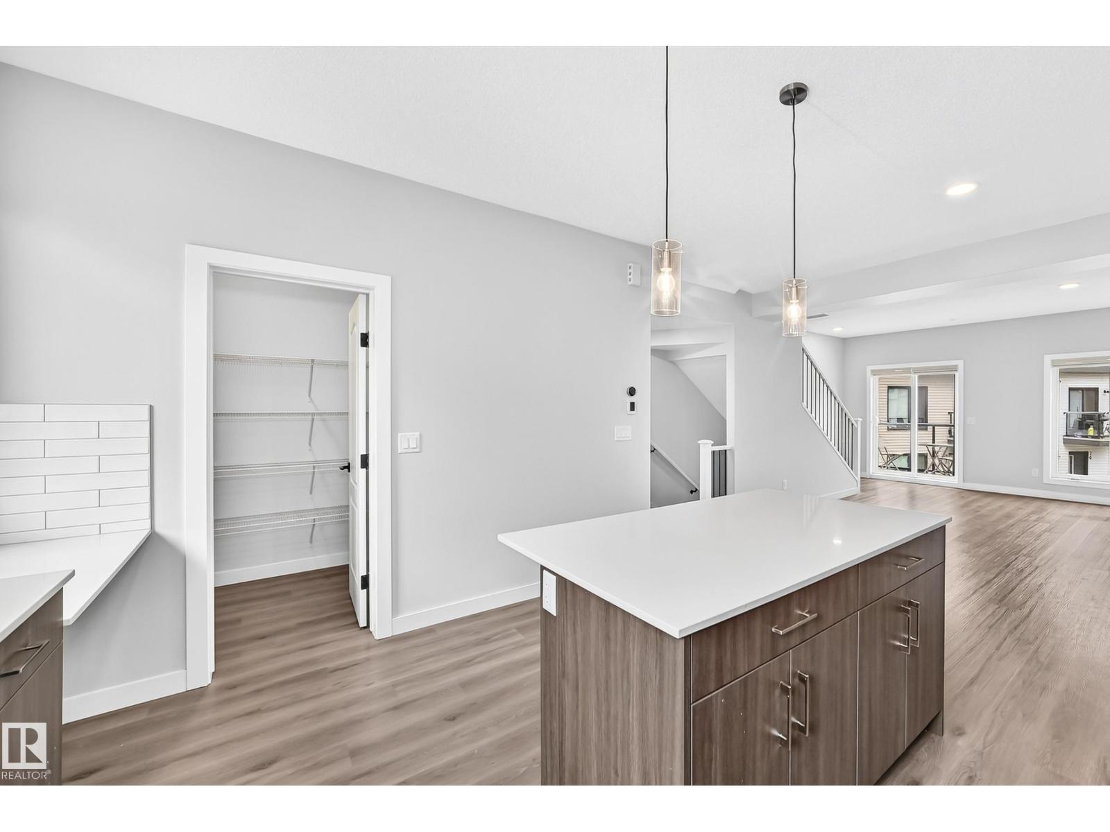 #82 11910 35 AV SW - 9