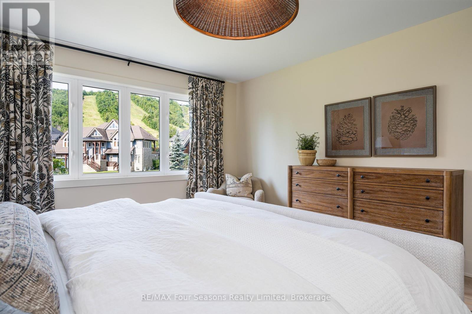 124 BIRCHES BOULEVARD - Image 24