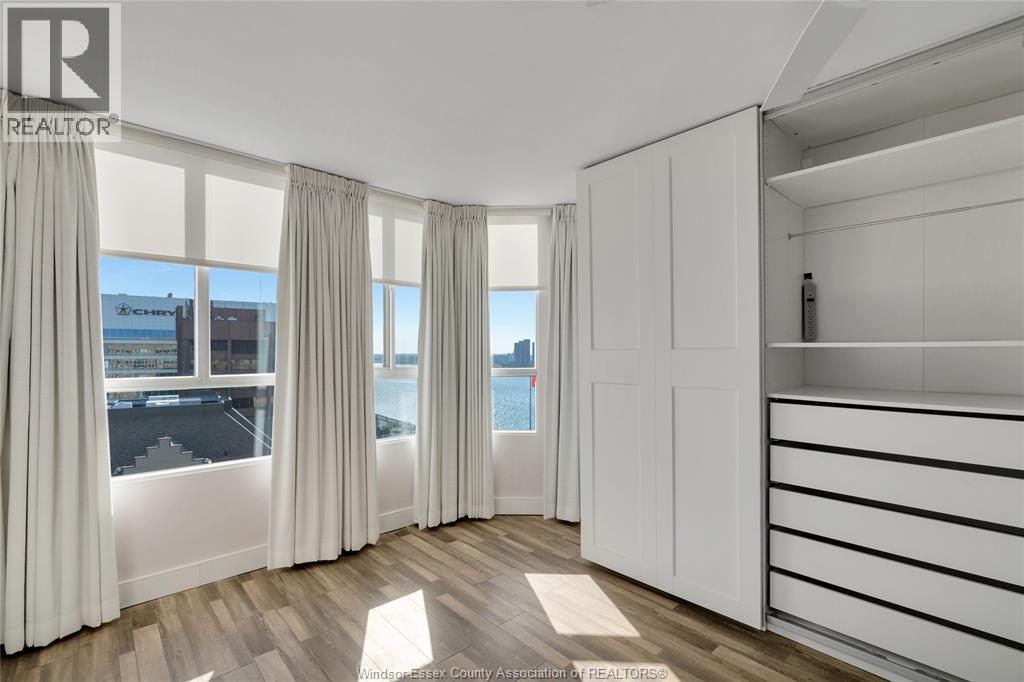 #1902 75 RIVERSIDE DRIVE East - 25