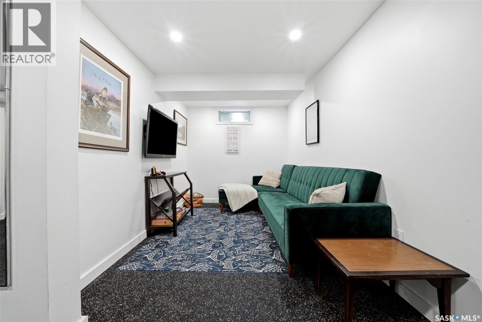 208 Habkirk DRIVE — photo 41