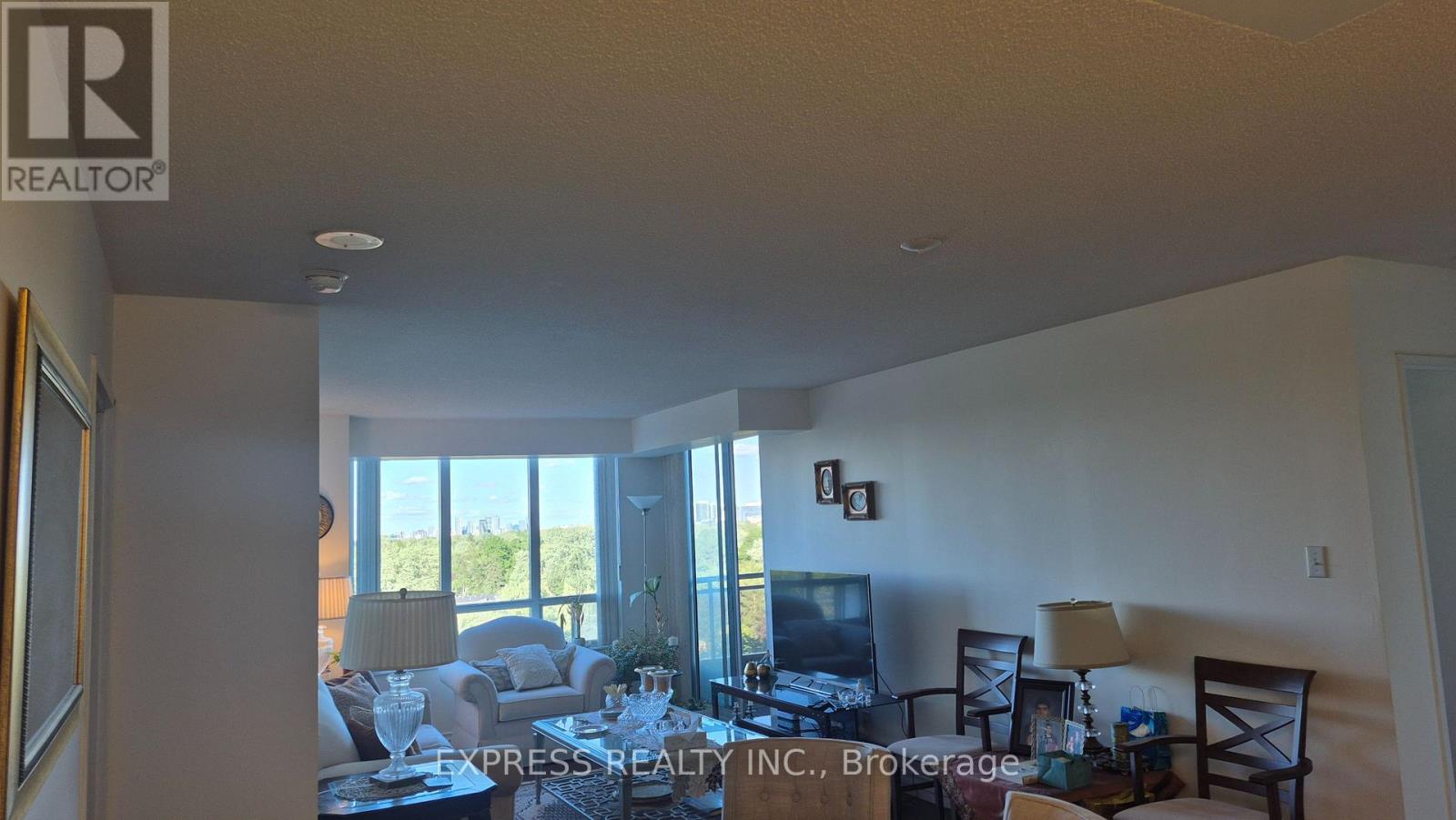 #1107 256 DORIS AVENUE - 16