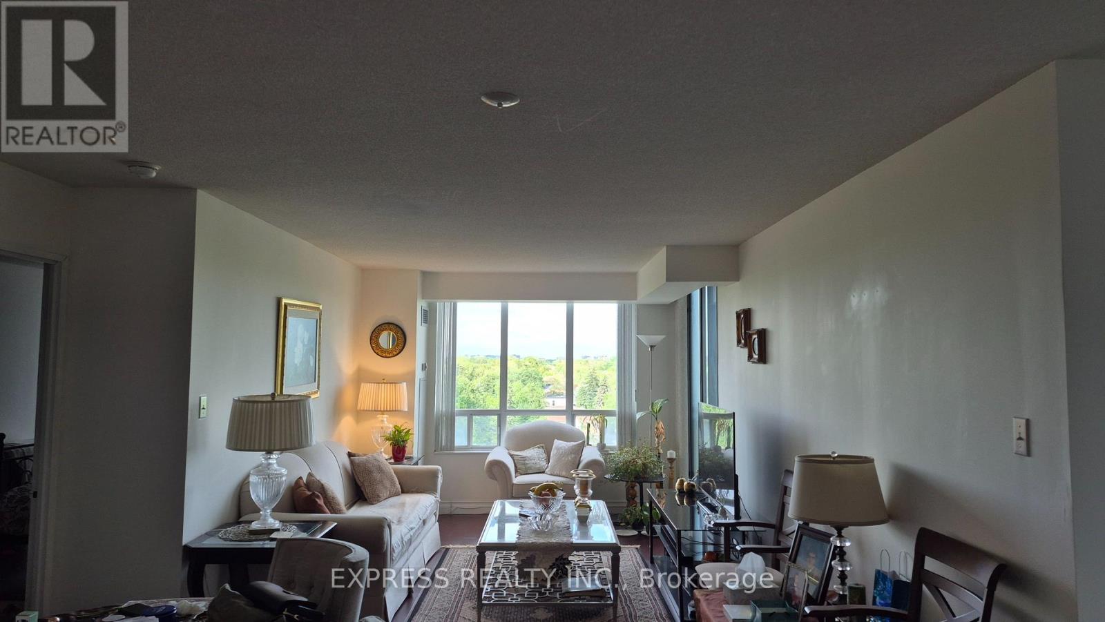#1107 256 DORIS AVENUE - 28