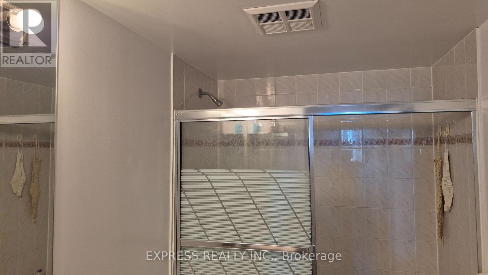 #1107 256 DORIS AVENUE - 33