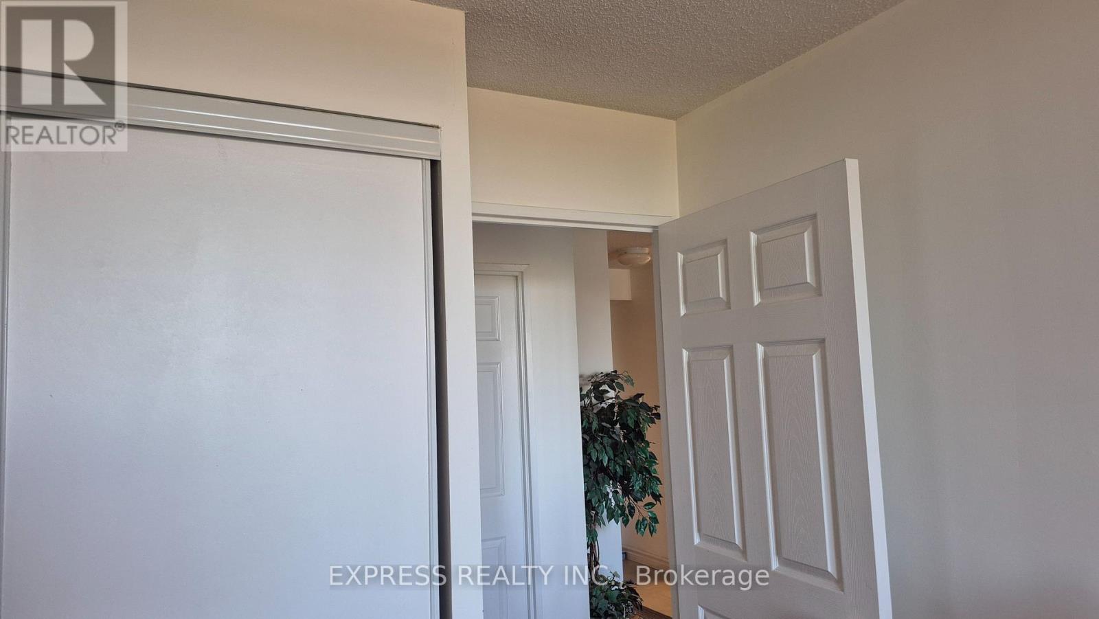 #1107 256 DORIS AVENUE - 36