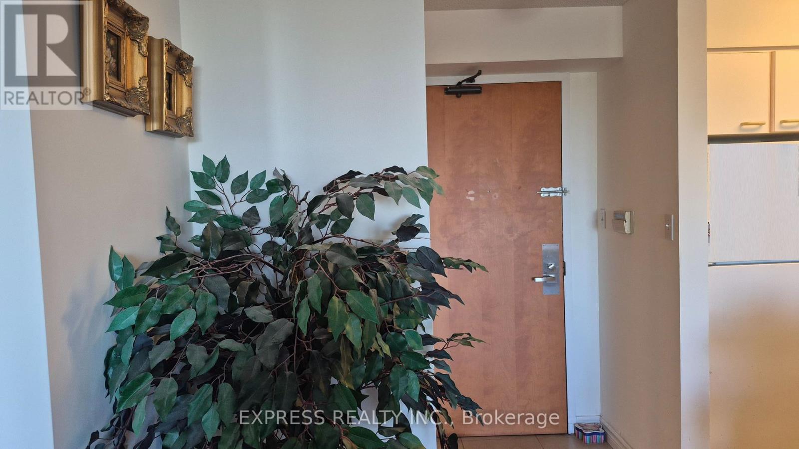 #1107 256 DORIS AVENUE - 37