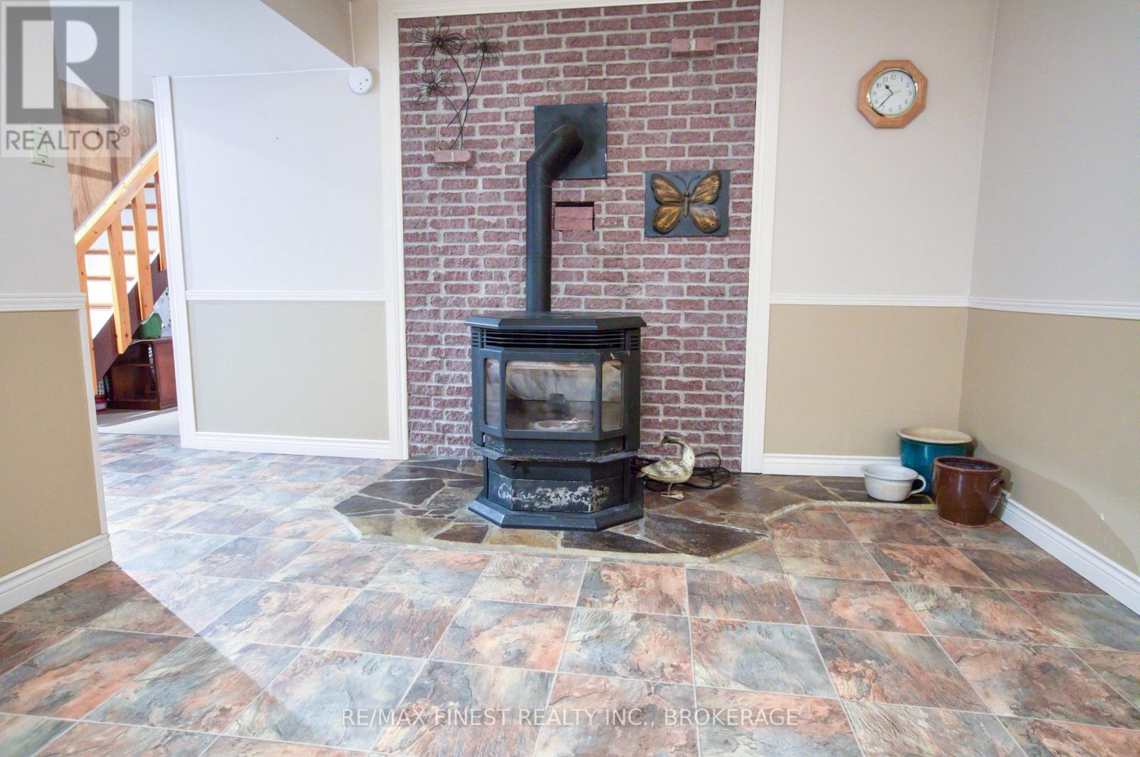 5895 DAVEY DRIVE - 22