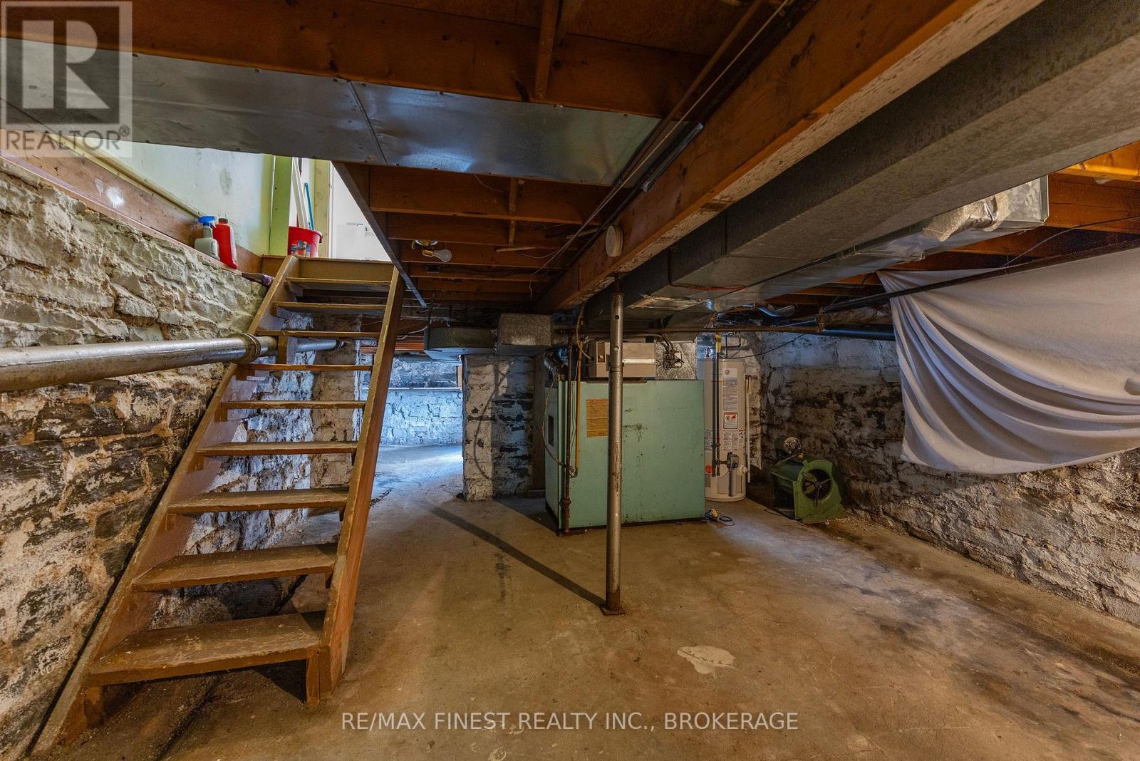 445 ALBERT STREET - 39