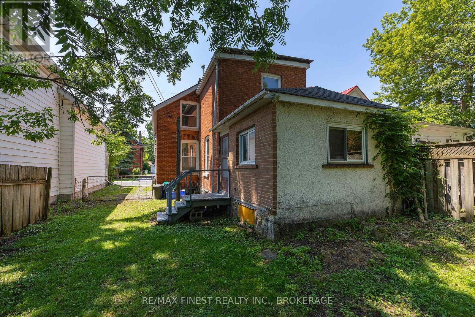 445 ALBERT STREET - 46
