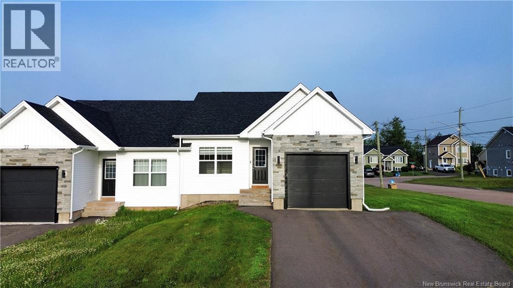 35 Anastasia Crescent - 1