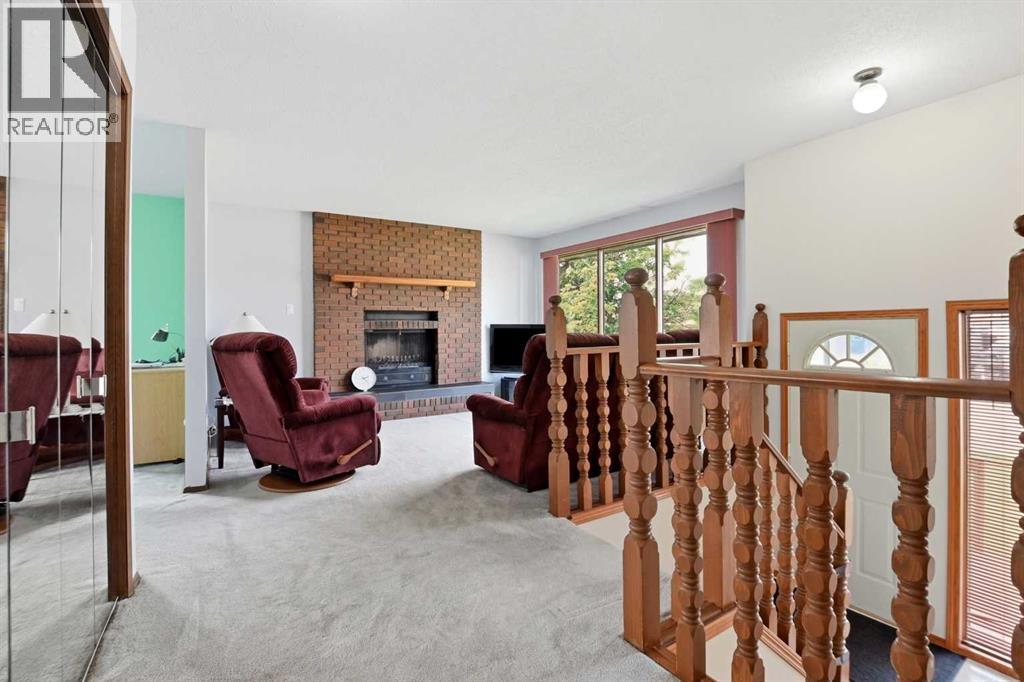 5227 55 Avenue - photo 2