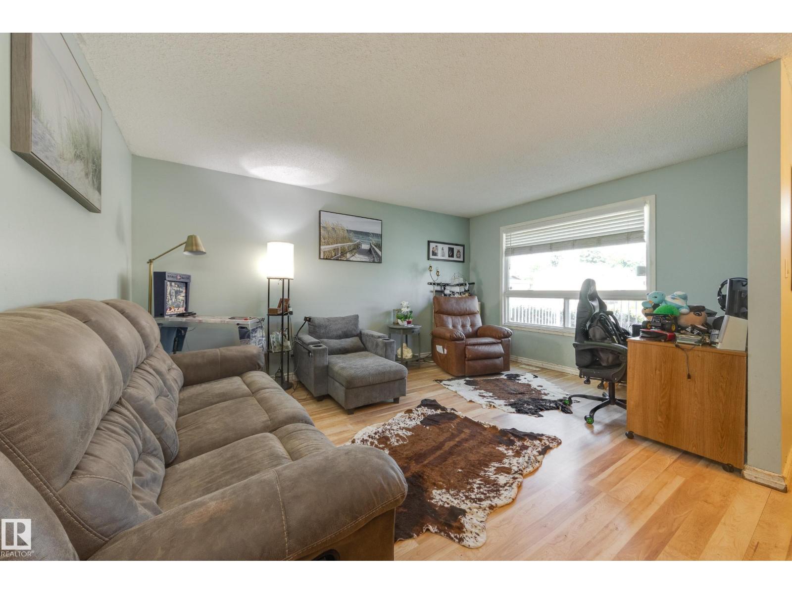 17328 106 St NW photo 4 — MLS® E4496538