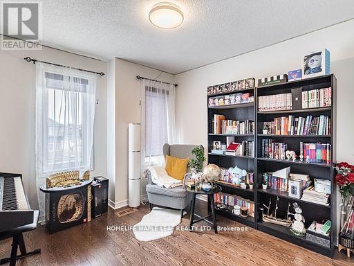 47 HAWKE CRESCENT - 35