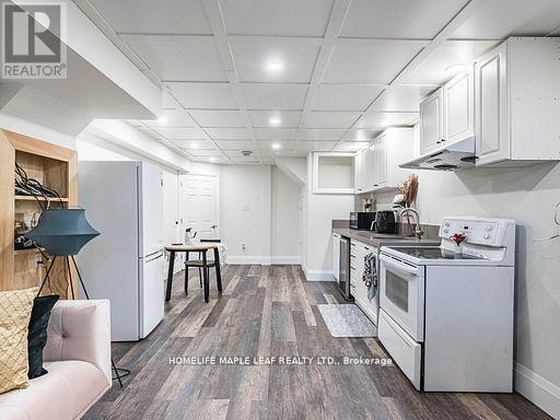 47 HAWKE CRESCENT - 40