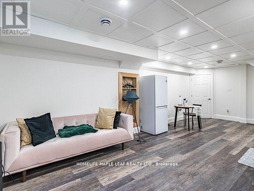 47 HAWKE CRESCENT - 41