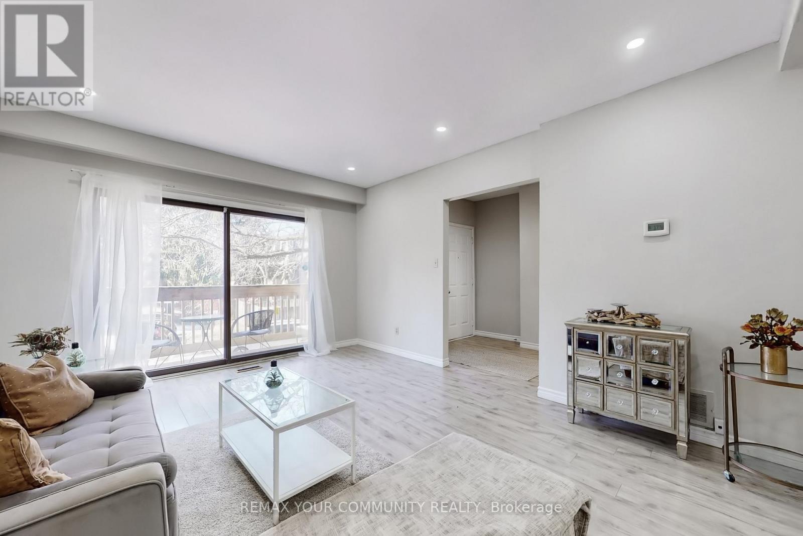 #16 72 ASHGLEN WAY - 11