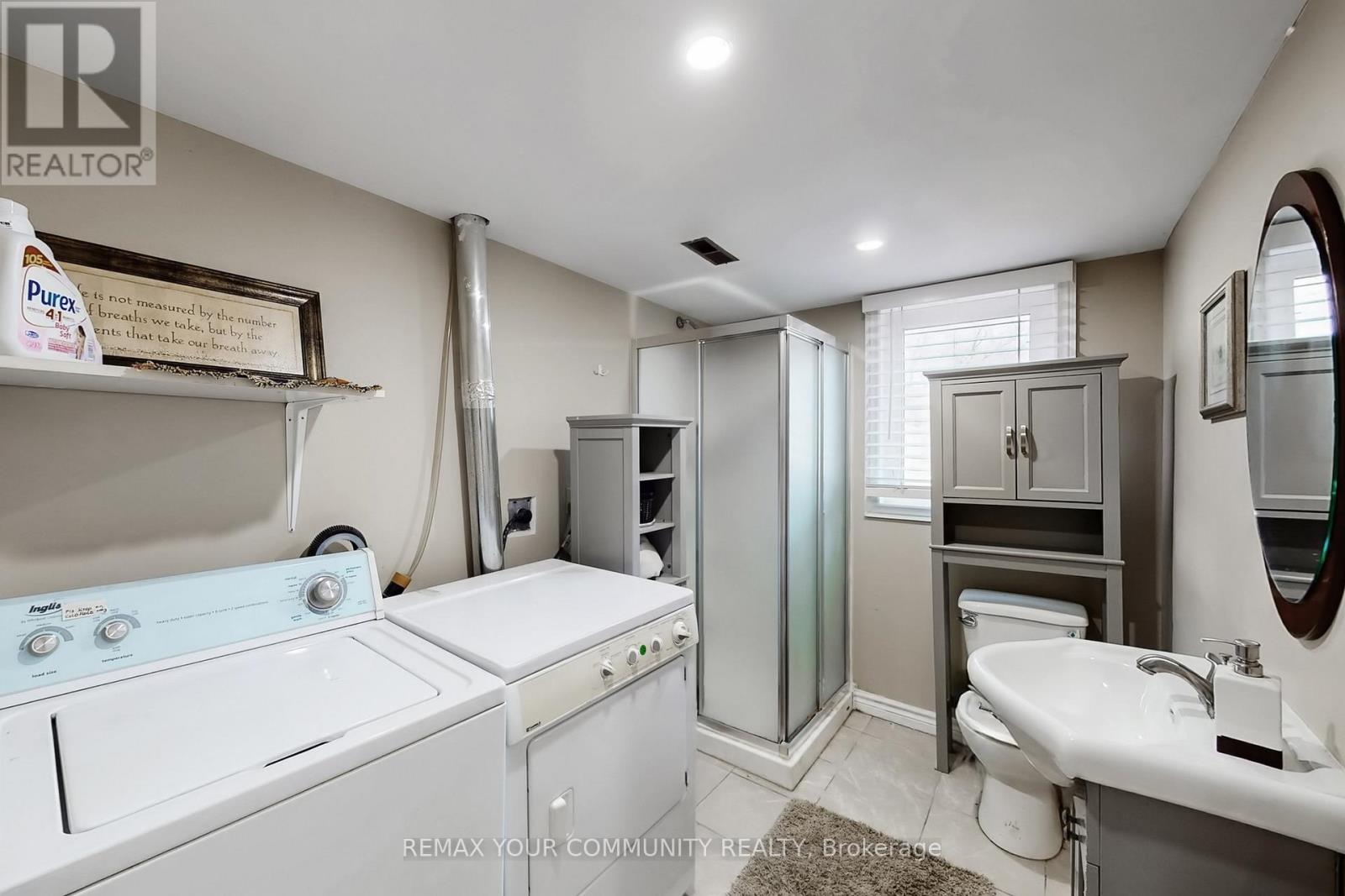#16 72 ASHGLEN WAY - 40