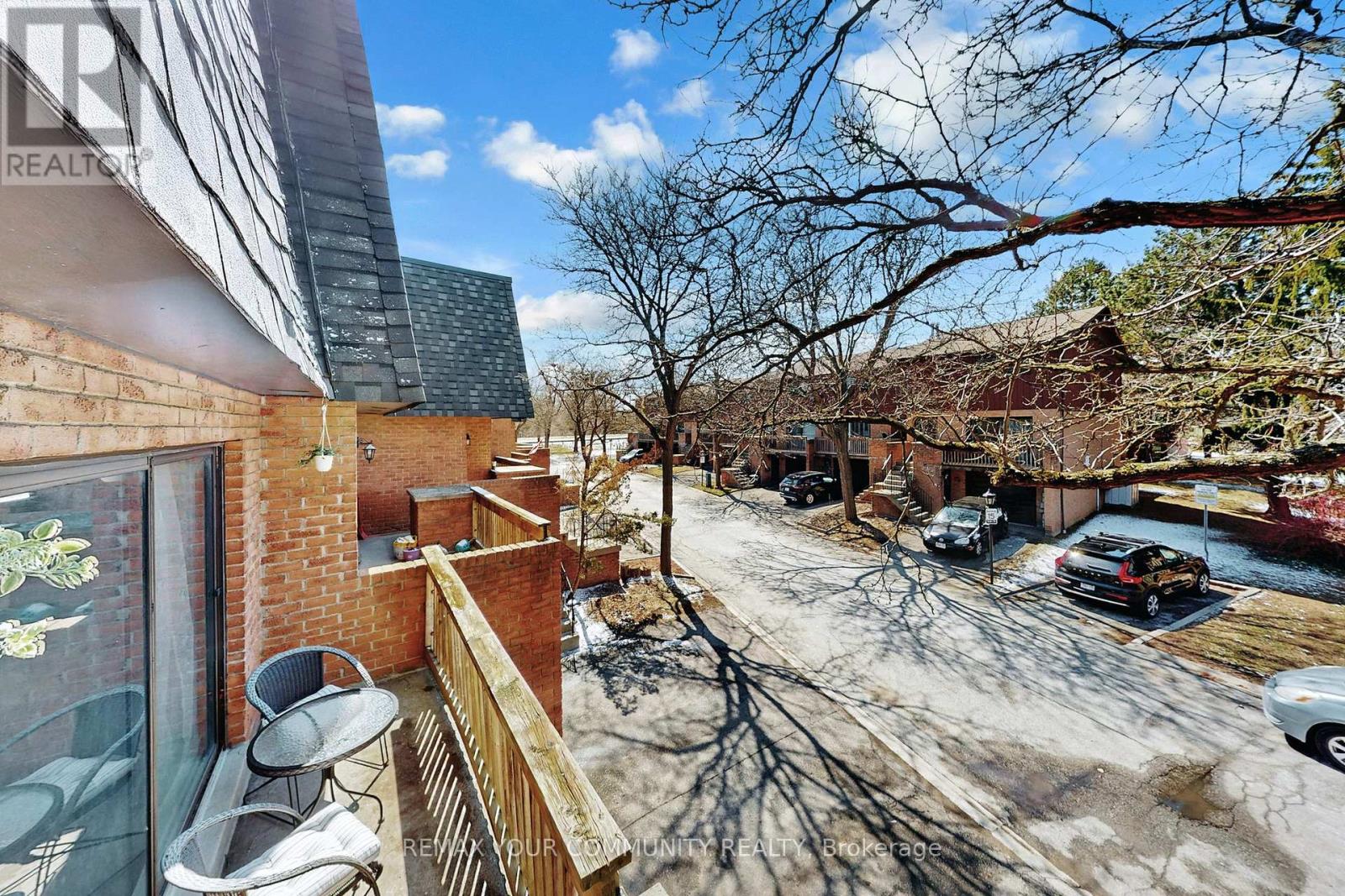 #16 72 ASHGLEN WAY - 45