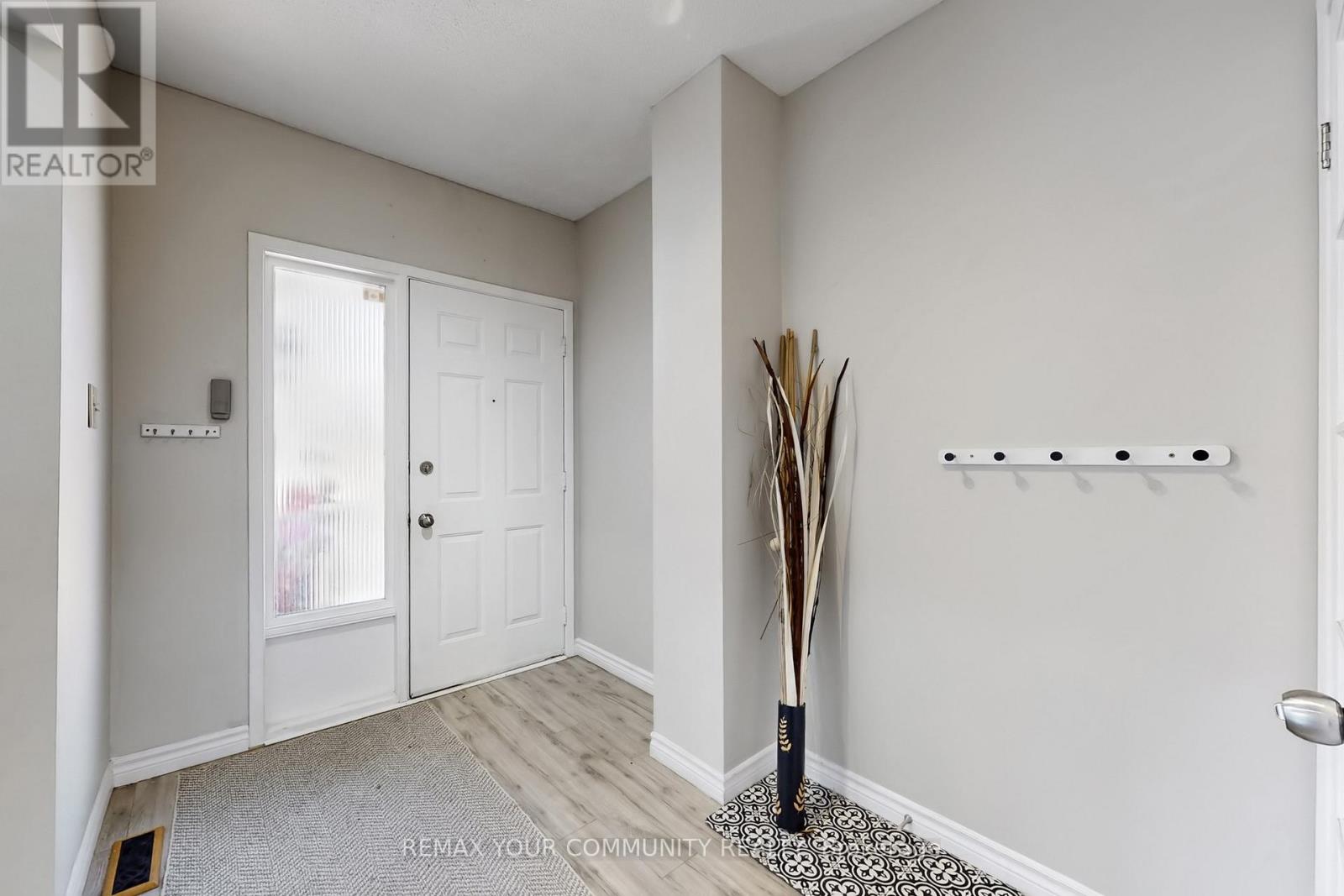 #16 72 ASHGLEN WAY - 5