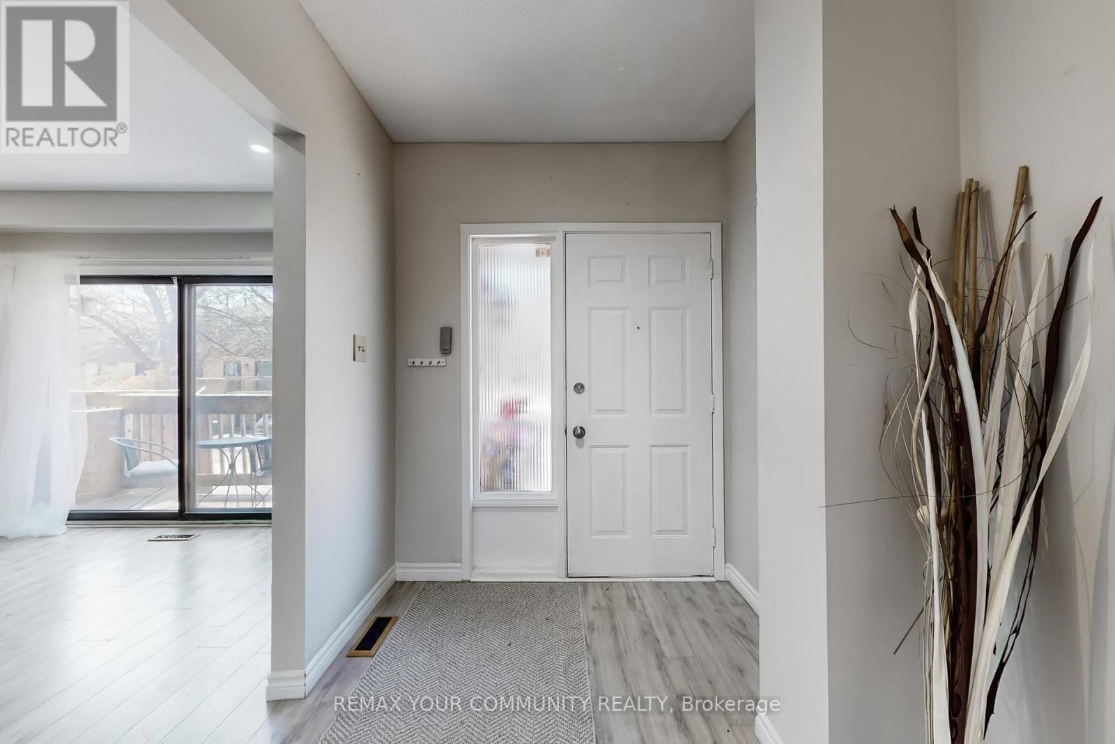 #16 72 ASHGLEN WAY - 6