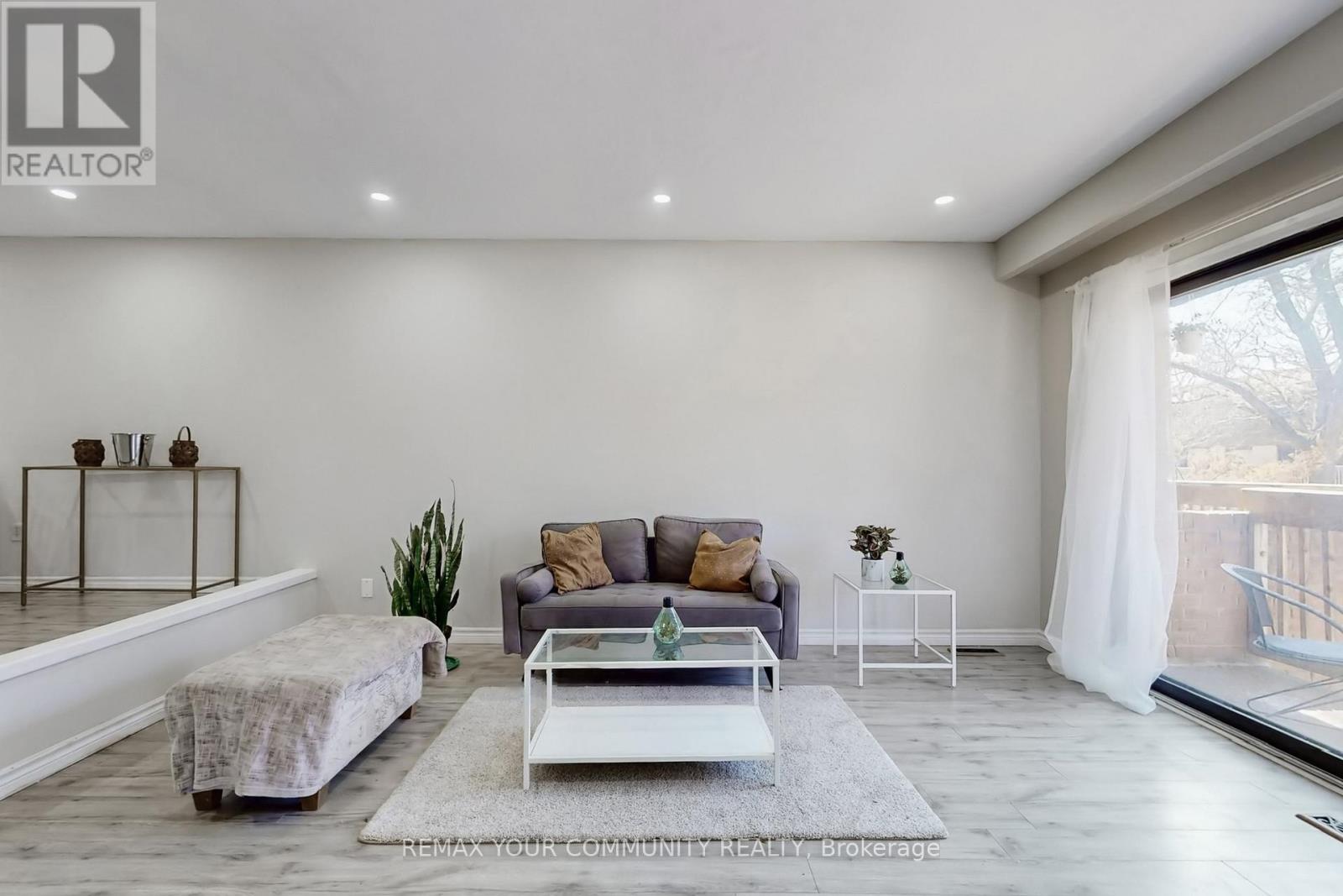 #16 72 ASHGLEN WAY - 8