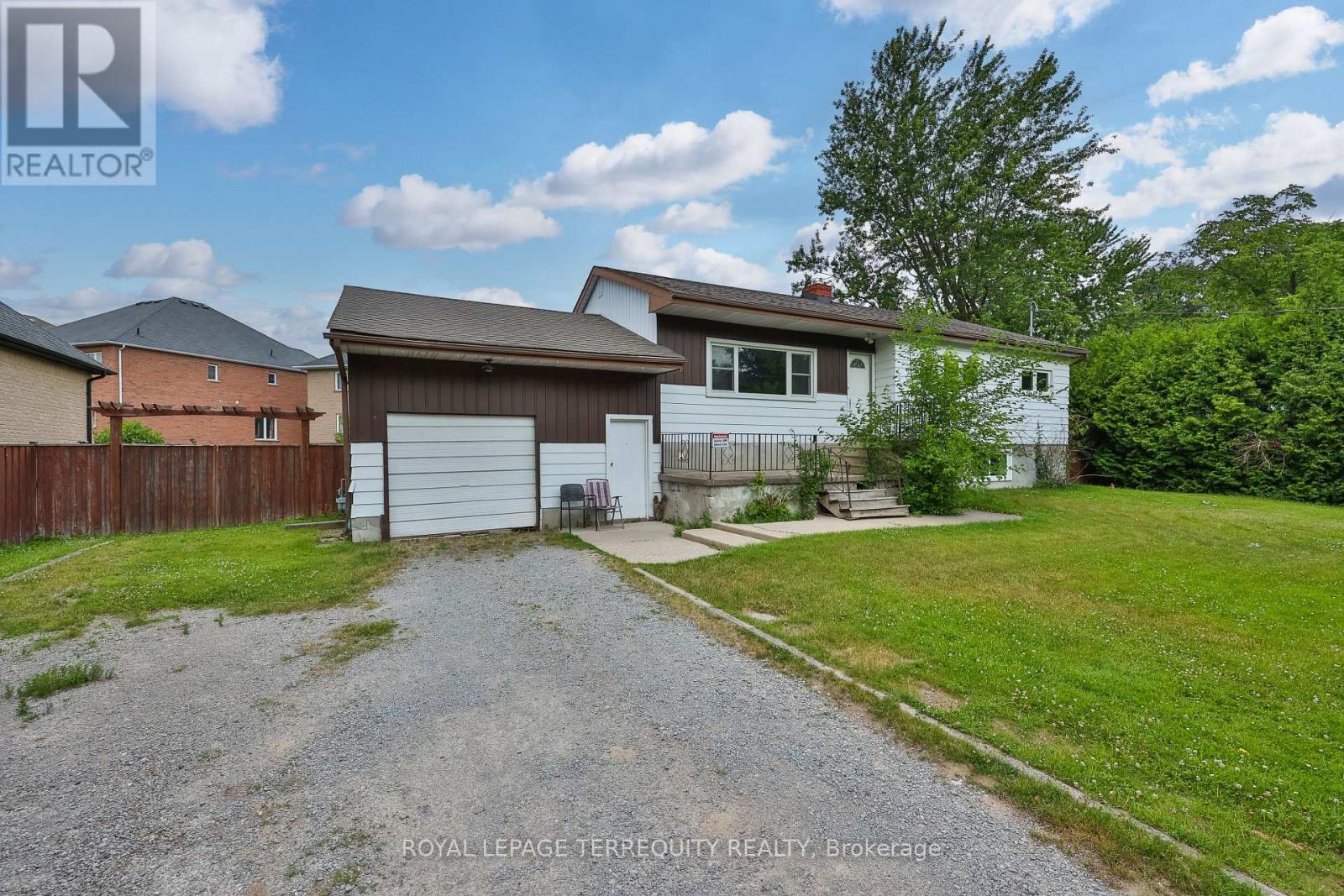 Listing photo of 254 LAKELAND CRESCENT