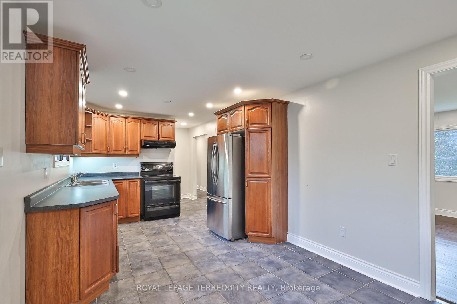 254 LAKELAND CRESCENT - 10