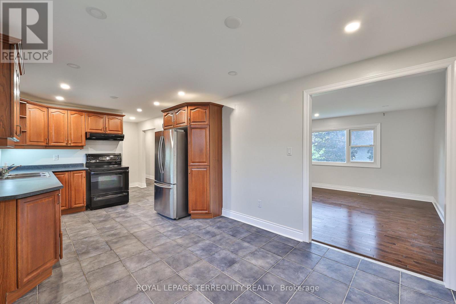 254 LAKELAND CRESCENT - 11