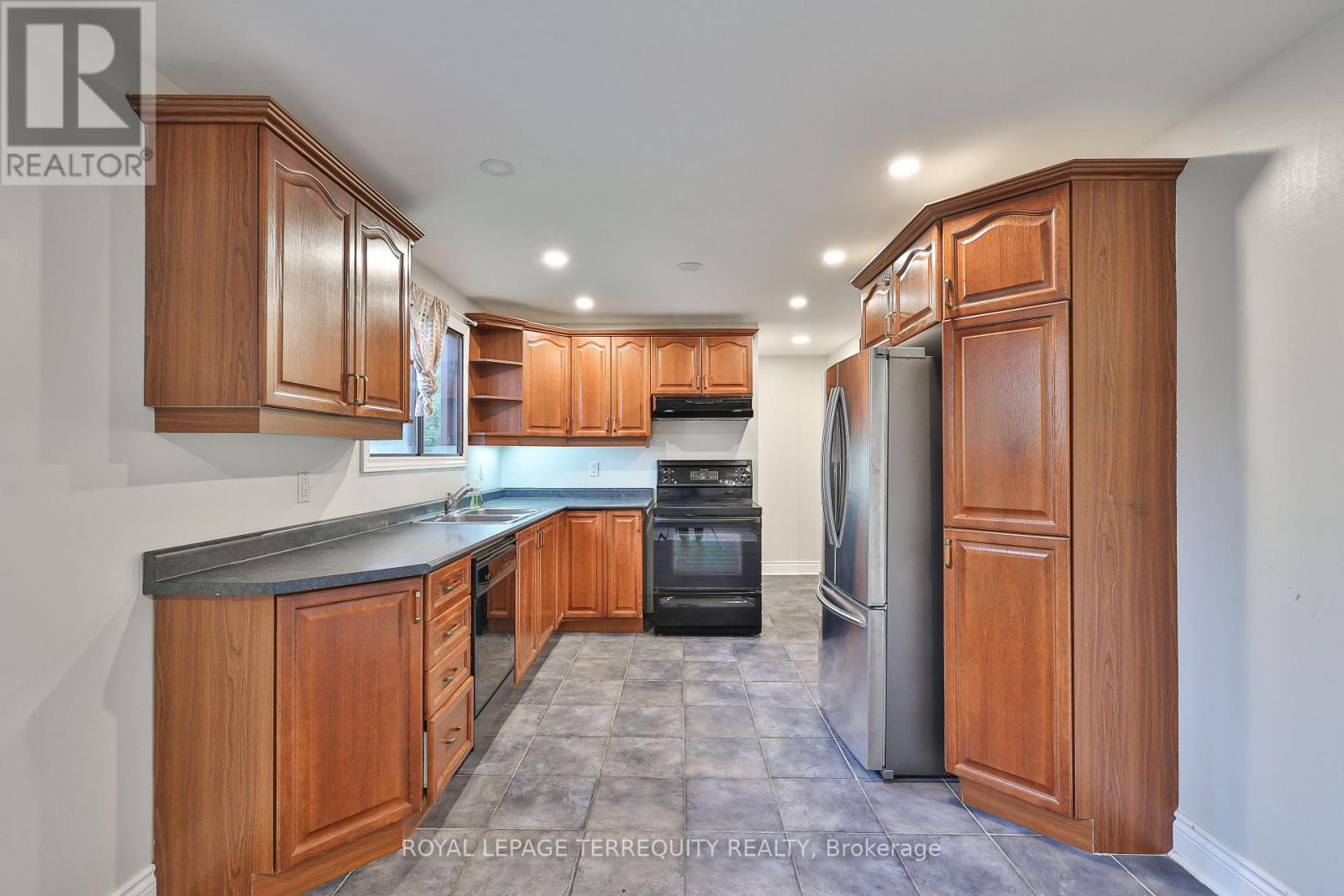 254 LAKELAND CRESCENT - 12